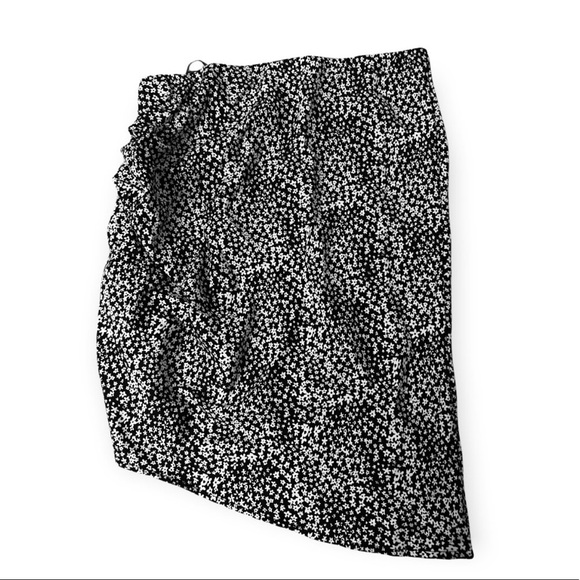 NEW CODE X MODE side ruched Asymmetrical mini floral Skirt - Picture 7 of 7